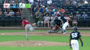 Jake Gelof singles on a sharp line drive to left fielder Kyle DeBarge. Taylor Young scores. Josue De Paula to 3rd.