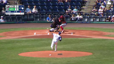 Pedro León homers (14) on a fly ball to left field. Bryan Rincon scores.