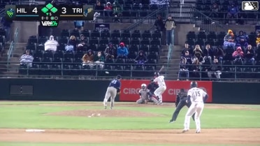 Capri Ortiz doubles (2) on a line drive to right fielder Avery Owusu-Asiedu. Johan Macias scores. Jake Munroe scores.