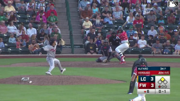 Rosman Verdugo singles on a line drive to left fielder Esteban González. Carlos Rodriguez scores.