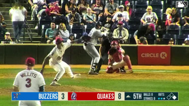 Ching-Hsien Ko homers (17) on a fly ball to right center field. Joendry Vargas scores.