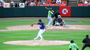 Gleider Figuereo flies into a sacrifice double play, left fielder Ike Irish to third baseman Colin Yeaman. Luke Hanson scores. Hector Osorio out at 3rd. Quincy Scott to 2nd.
