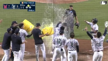 Oswald Peraza swats a walk-off two-run homer