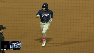 Scott Kingery delivers a two-homer performance