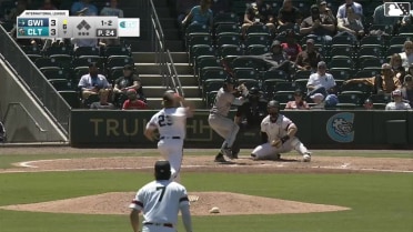 Brett Wisely triples (1) on a sharp fly ball to center fielder Rikuu Nishida.