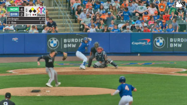 Trace Bright In play, run(s) to Ji Hwan Bae
