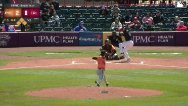 Justice Bigbie doubles (5) on a sharp line drive to center fielder Tavian Josenberger. Bennett Lee scores. Brett Callahan scores. John Peck scores.