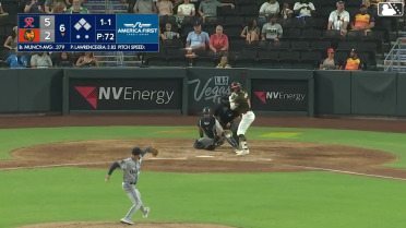 Max Muncy homers (4) on a fly ball to left field.
