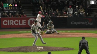 Peyton Williams singles on a line drive to left fielder Carlos Gutierrez. Mathieu Vallee scores. J.R. Freethy scores. Eric Snow to 2nd.