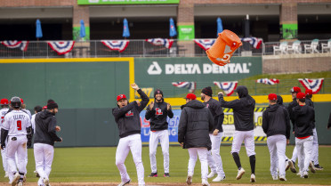Absolutely Nuts: Green slam forces extras, Dickey walks off in 12th