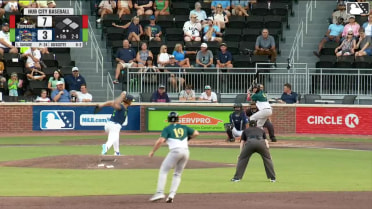 Mac Guscette doubles (2) on a line drive to right fielder Maxton Martin. Dallas Macias scores. Colby Jones scores.