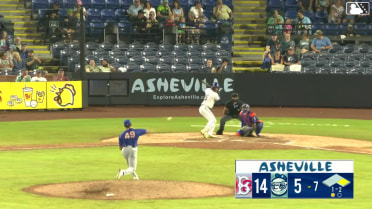 Kenni Gomez doubles (2) on a line drive to left fielder Aidan Smith. Anthony Huezo scores.