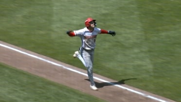 Seaver King homers and collects three hits