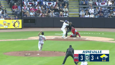 Alejandro Nunez singles on a ground ball to center fielder Yophery Rodriguez. Freuddy Batista scores. Zach Daudet scores. Alejandro Nunez to 2nd.