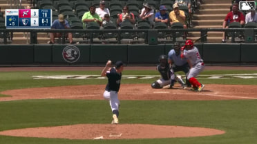 Pedro León singles on a line drive to center fielder Jace Avina. Bryan Rincon scores.
