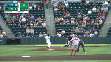 Kelvin Hidalgo singles on a ground ball to shortstop Jhonny Level. Robert Calaz scores.