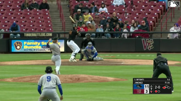 Eric Bitonti homers (3) on a fly ball to center field. Andrew Fischer scores.