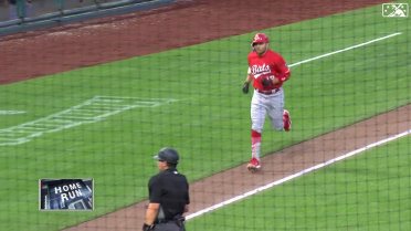 Joey Votto homers to center field in the 7th