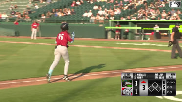 Eduardo Quintero's solo homer (9)