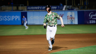 Shuckers Fall to Smokies in Wild, 8-6, Affair