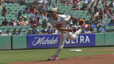 Big Innings Boost Herrera in 10-1 Rout