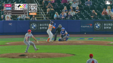 Vidal Bruján triples (2) on a line drive to right fielder Yohendrick Piñango. Yonny Hernández scores.