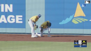 Roynier Hernandez doubles (2) on a sharp line drive to right fielder Abel Lorenzo, deflected by center fielder Mairoshendrick Martinus. Ashly Andujar scores.