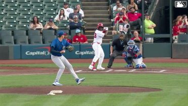 Héctor Rodríguez homers (1) on a fly ball to left field.
