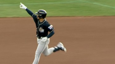 Ethan Salas' solo home run (4)