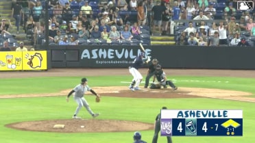 Jack Moss walks. Justin Thomas Jr. scores. Caden Powell to 3rd. Chase Call to 2nd.