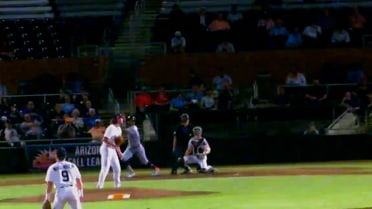 Hendry Mendez rings in the AFL season with a homer