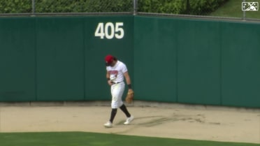 Ryan Vilade makes incredible diving catch in center