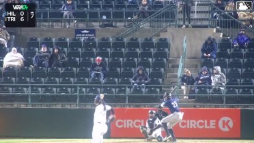 Avery Owusu-Asiedu homers (2) on a fly ball to left field.