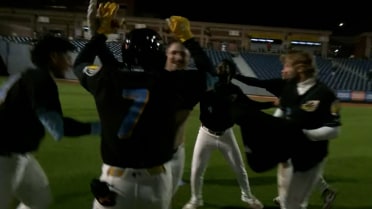 Jake Fox scores on walk-off squeeze by Guy Lipscomb