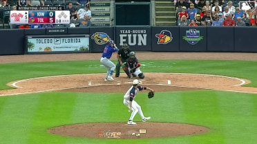 Brett Bateman homers (2) on a fly ball to center field.