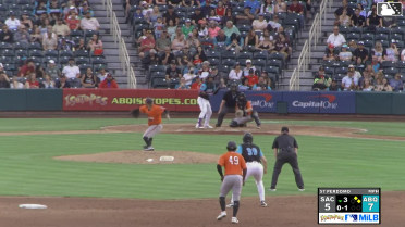 Cesar Perdomo In play, run(s) to Bryant Betancourt