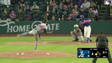 Jose Meza singles on a ground ball to left fielder Esteban González. Eduardo Quintero scores.