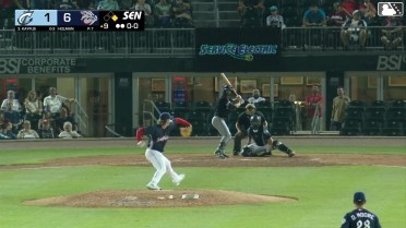 CJ Kayfus triples (2) on a sharp line drive to center fielder Christian Cairo. Joe Lampe scores. CJ Kayfus scores. Throwing error by shortstop Dylan Moore.