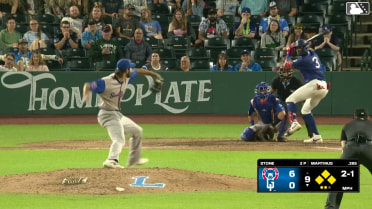 Mairo Martinus singles on a sharp line drive to left fielder Kade Snell. Eduardo Quintero scores. Jaron Elkins to 3rd. Eduardo Guerrero to 2nd.