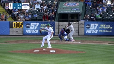 Luis Peña's solo home run (2)