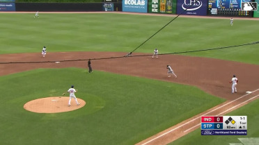 Royce Lewis starts a double play in the 1st inning