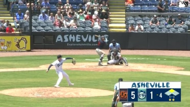 Caden Bodine doubles (4) on a line drive to right fielder Chase Call. Theo Gillen scores. Caden Bodine out at 3rd on the throw, right fielder Chase Call to second baseman Reylin Perez to third baseman Zach Daudet.