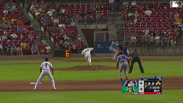 Tai Peete triples (5) on a line drive to right fielder Yasser Mercedes. Sammy Hernandez scores. Anyelo Encarnación scores.