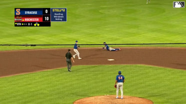 Bae, Short combine for spectacular double play