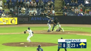 Maxton Martin singles on a sharp line drive to right fielder Chase Call. Antonis Macias scores. Chandler Pollard to 3rd. Theo Hardy to 2nd.