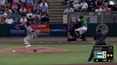 Herick Hernandez Ball to Luis Vázquez