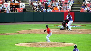 Enddy Azocar homers (14) on a fly ball to left field. Andrés Nolaya scores. Edwin Amparo scores.