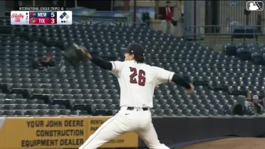 Matt Koperniak homers (2) on a fly ball to right field. Leo Bernal scores. Ramon Mendoza scores.