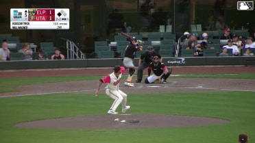 Will Wagner singles on a line drive to left fielder Yolmer Sánchez. Anthony Vilar scores.