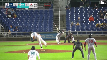 Marco Vargas singles on a line drive to right fielder Justin Gonzales. Jamari Baylor scores. Marco Vargas to 2nd.